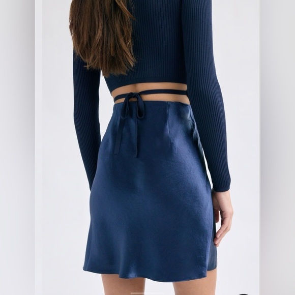 Aritzia Babaton
Slip Mini Skirt - Picture 4 of 8